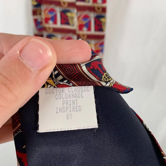 Smithsonian Tie Men's 65" Red Medial Print 100% Silk Doctor Classic - Picture 4 of 6